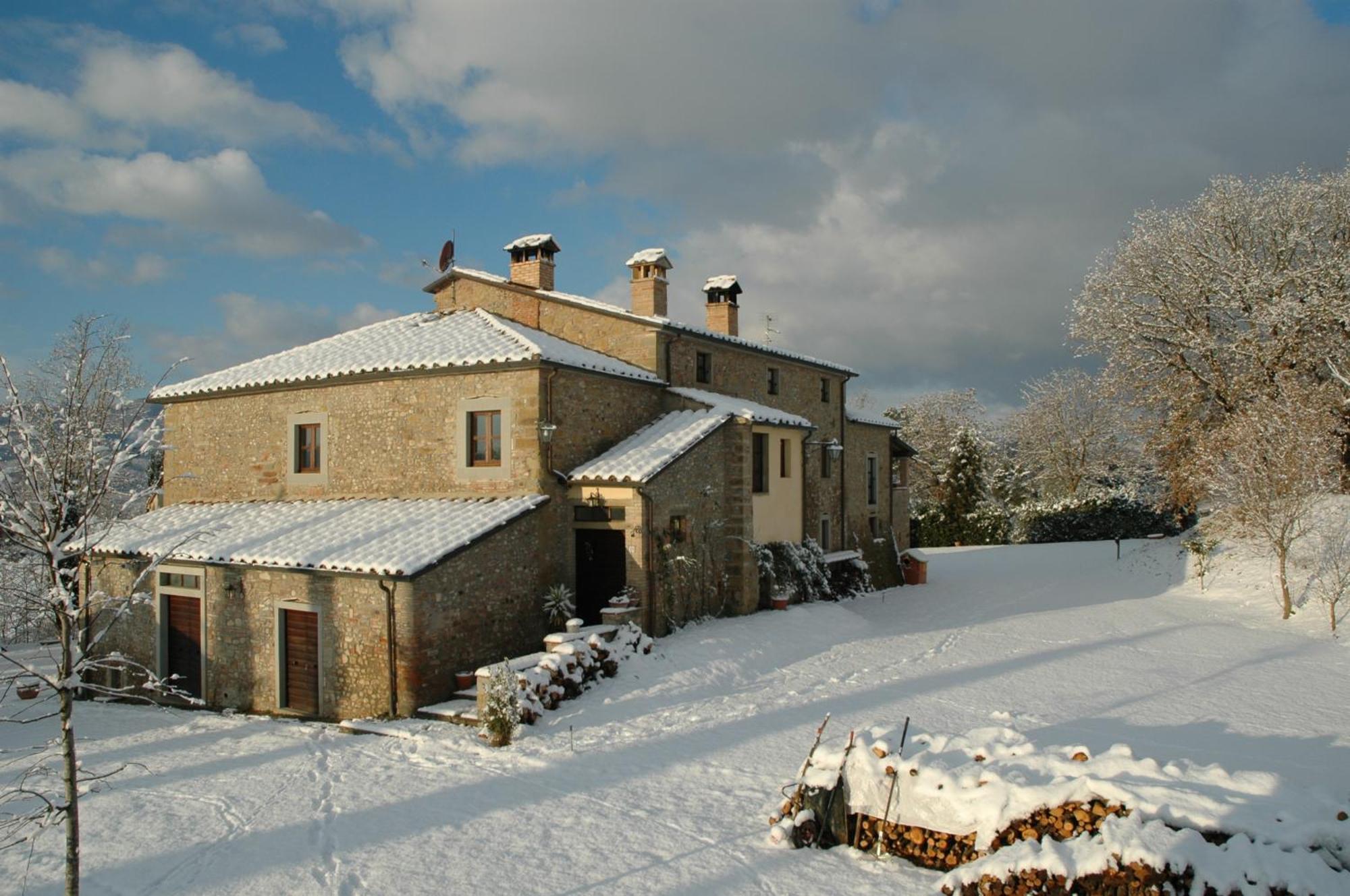 Agriturismo Il Sasso อันกิอารี ภายนอก รูปภาพ