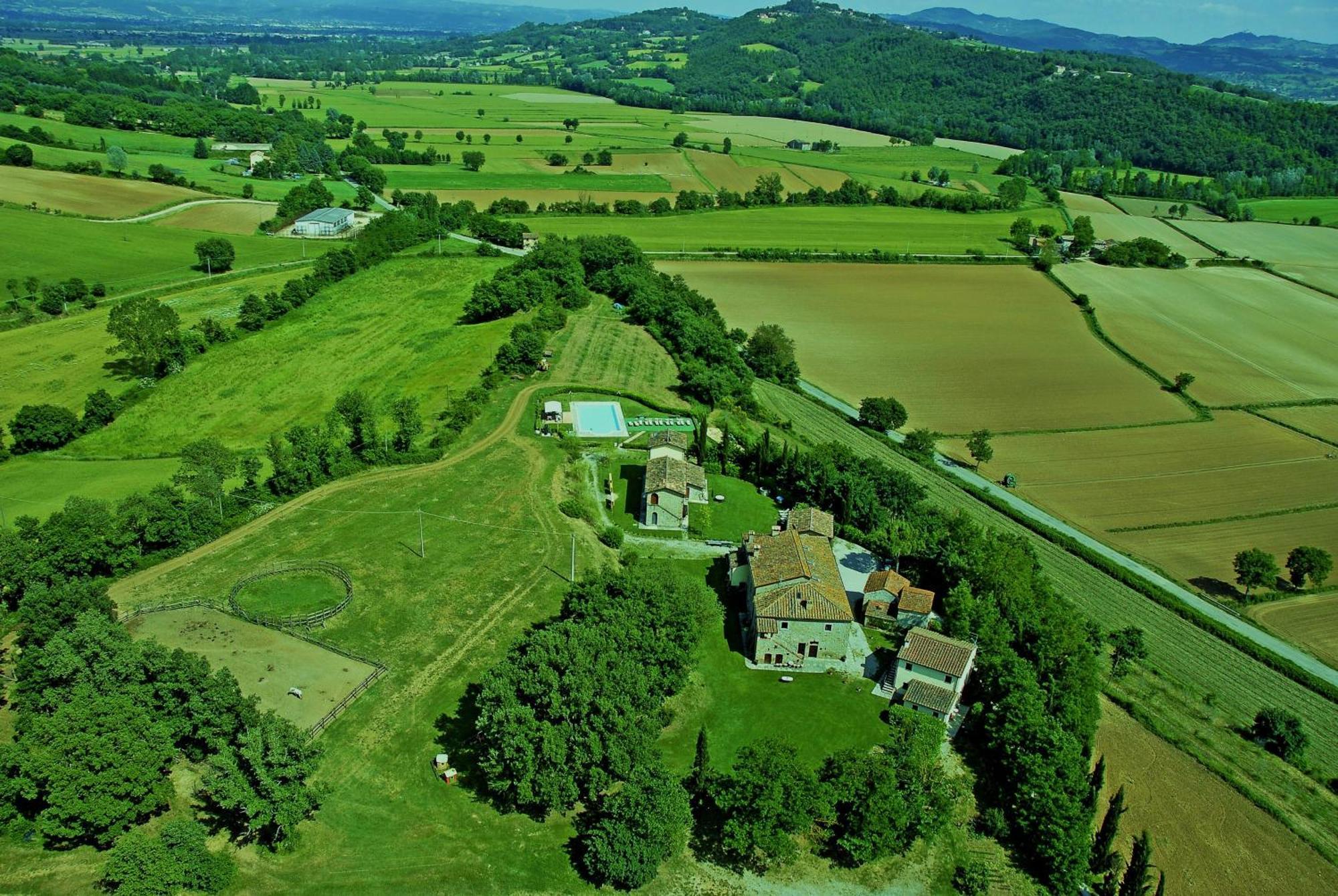Agriturismo Il Sasso อันกิอารี ภายนอก รูปภาพ
