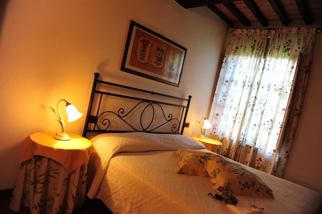 Agriturismo Il Sasso อันกิอารี ภายนอก รูปภาพ