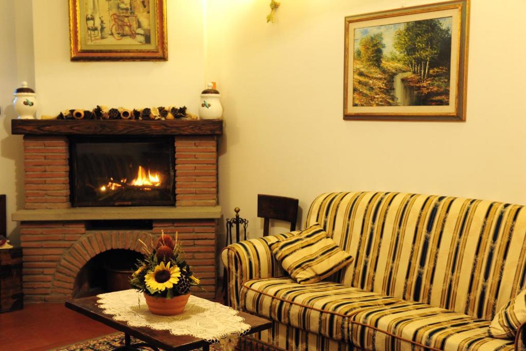 Agriturismo Il Sasso อันกิอารี ห้อง รูปภาพ