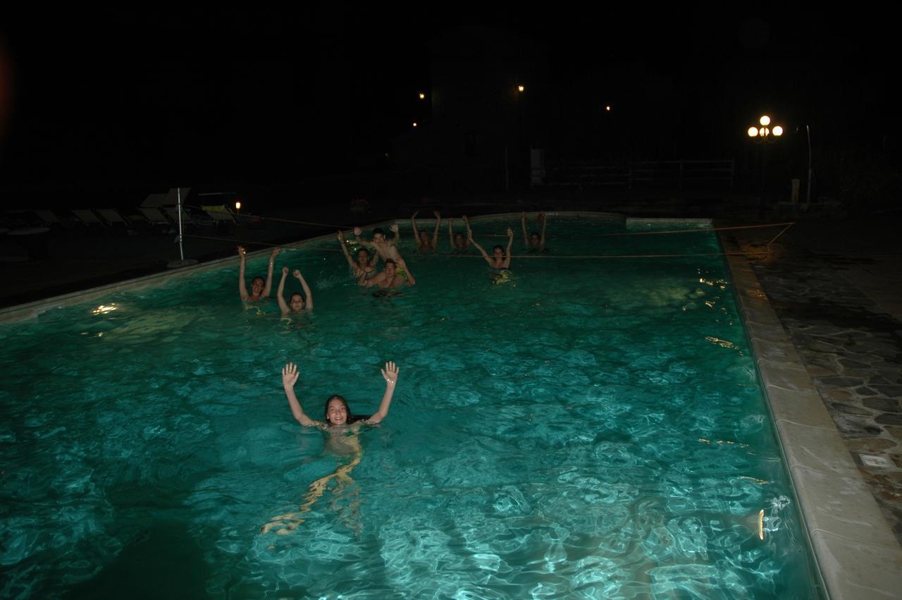 Agriturismo Il Sasso อันกิอารี ภายนอก รูปภาพ