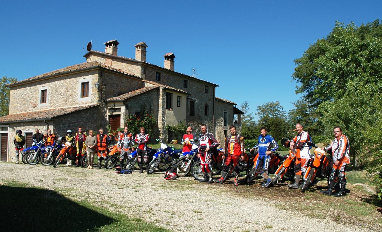 Agriturismo Il Sasso อันกิอารี ภายนอก รูปภาพ