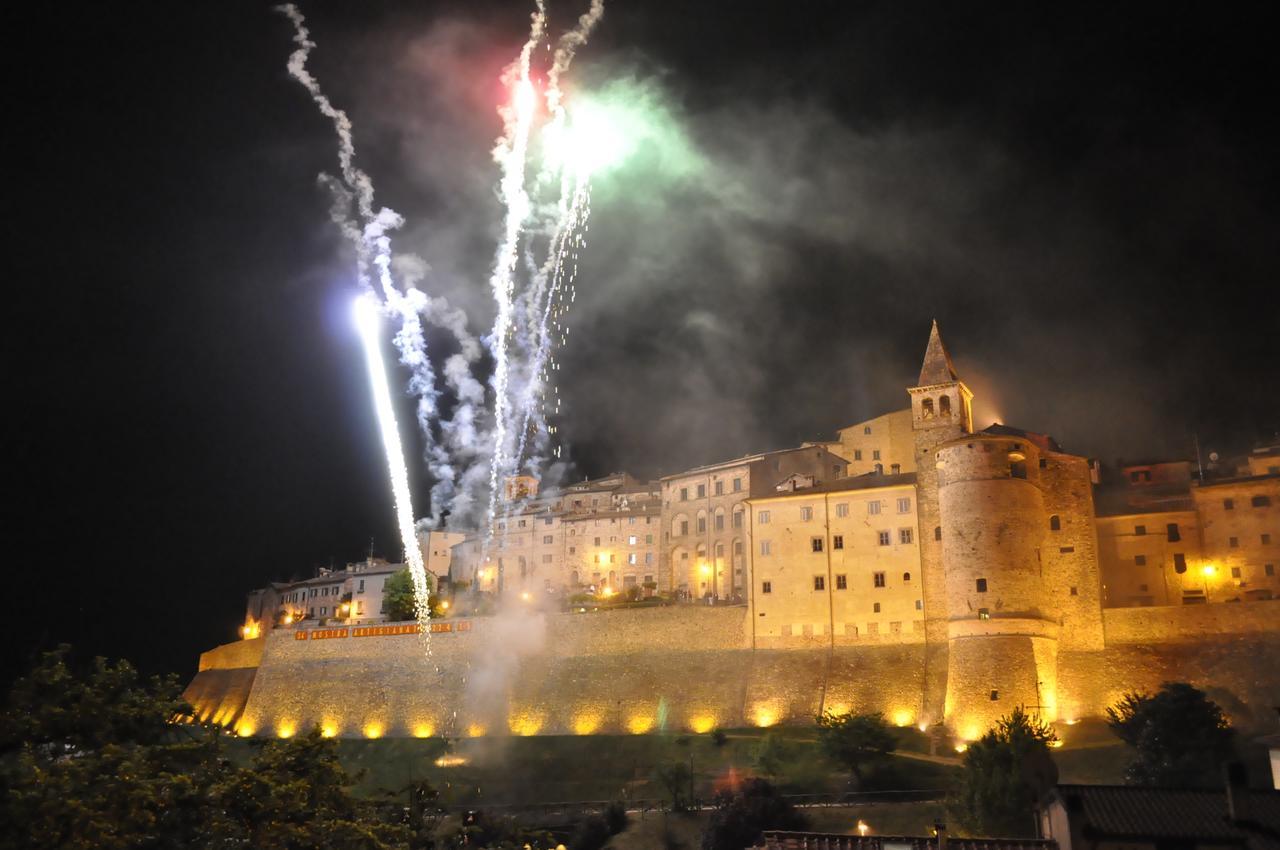 Agriturismo Il Sasso อันกิอารี ภายนอก รูปภาพ