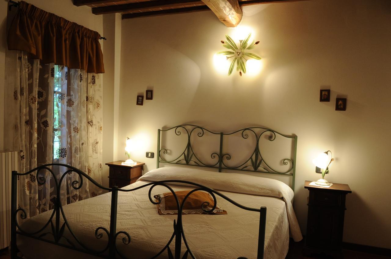 Agriturismo Il Sasso อันกิอารี ภายนอก รูปภาพ